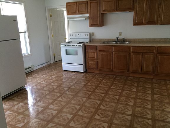 3rd image of 100 Conant St