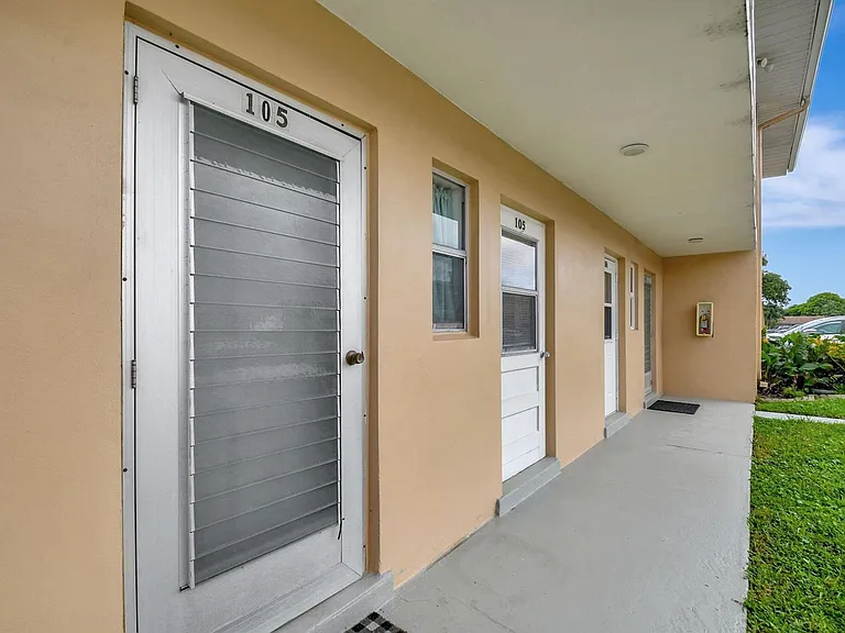 2121 NE 1st Ct #105 — Photo 17