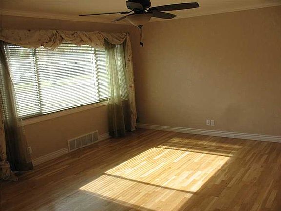 2nd image of 2537 Wyoming Ave