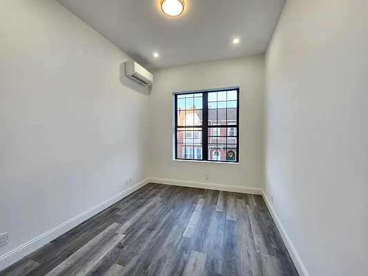 Rented by Astoria Realty | media 16