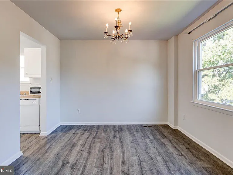6th Pl NE — Photo 4