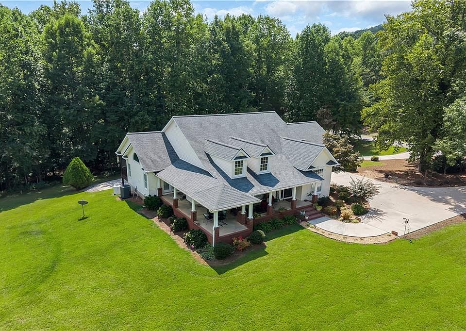 1st image of 270 Hidden Meadows Rd