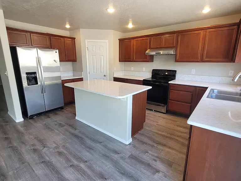 2556 E Copper Point — Photo 4