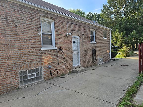 2nd image of 731 W 129th Pl