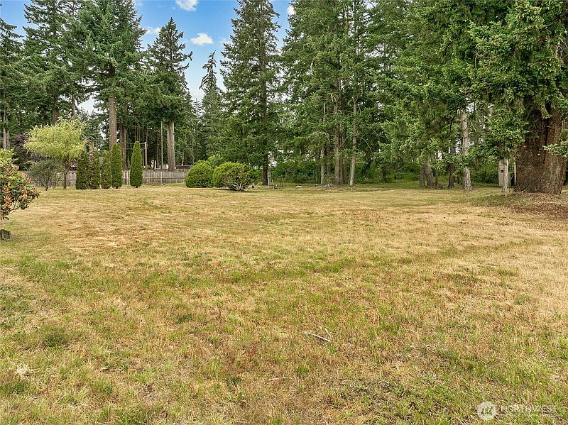 3rd image of 4705 208th Street E