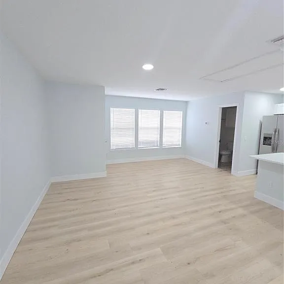 104 Eastpark Cres #B — Photo 5