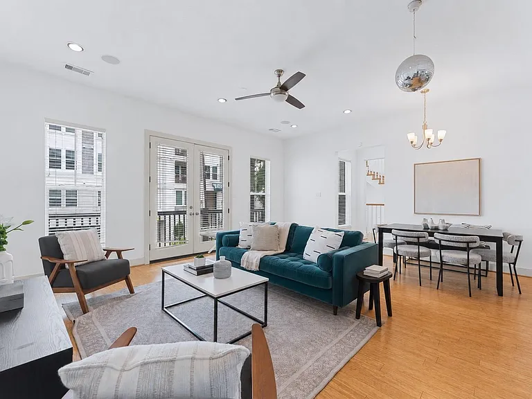 1121 Moy St — Photo 11