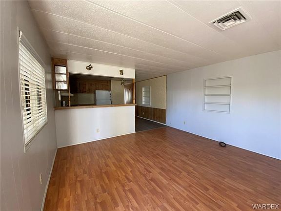 4th image of 858 Holly St