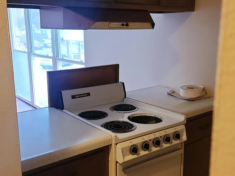 408 S Poplar St — Photo 6