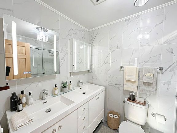 5th image of 14410 20th Ave #1