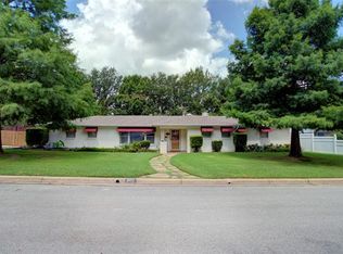 900 Walnut Dr, Arlington, TX 76012
