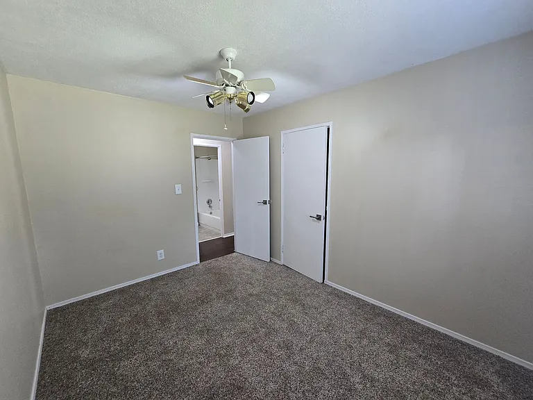 9809 Old Six Mile Ln — Photo 25