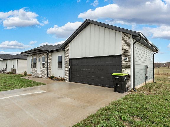 3rd image of 837 Long Leaf Boulevard