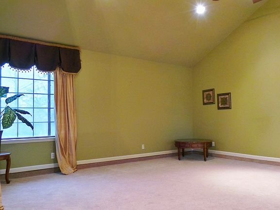 3rd image of 415 Chimney Hill Dr