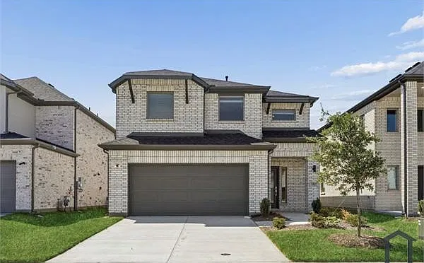 4 bed, 2328 sqft, $3,200 — Photo 2
