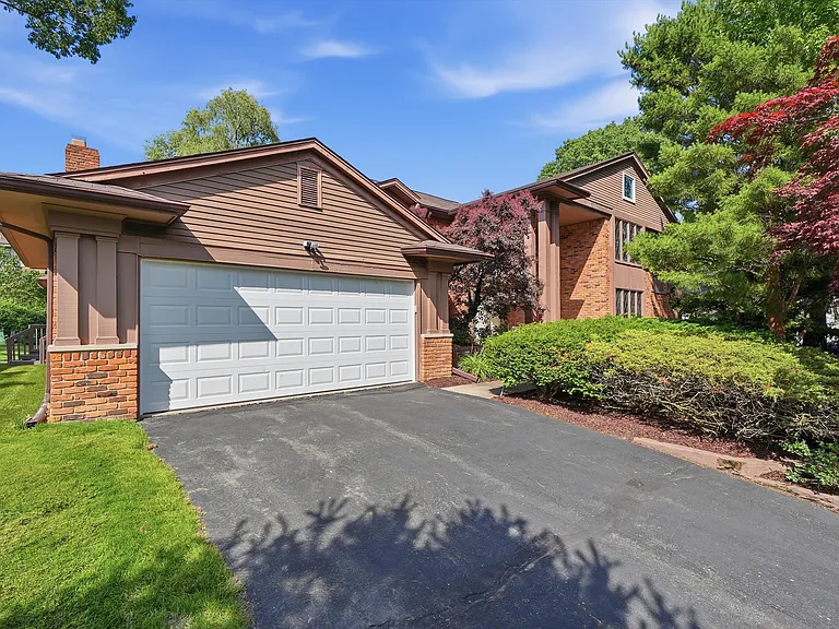 4677 Rolling Ridge Rd — Photo 1