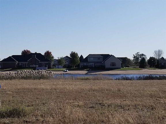 4th image of 607 Emerald Dr