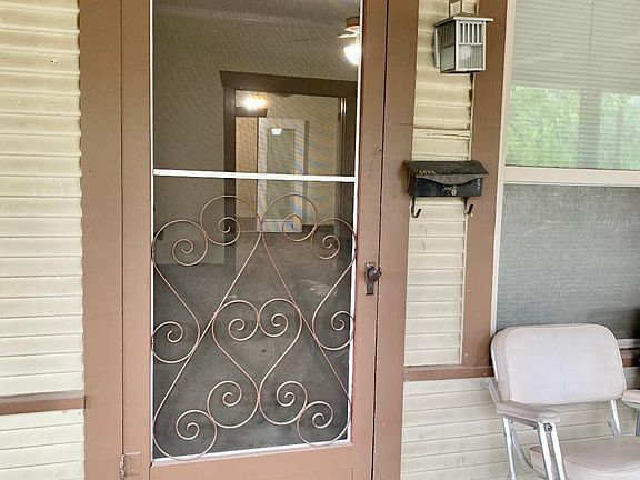 3rd image of 4004 Mount Vernon Ave #2