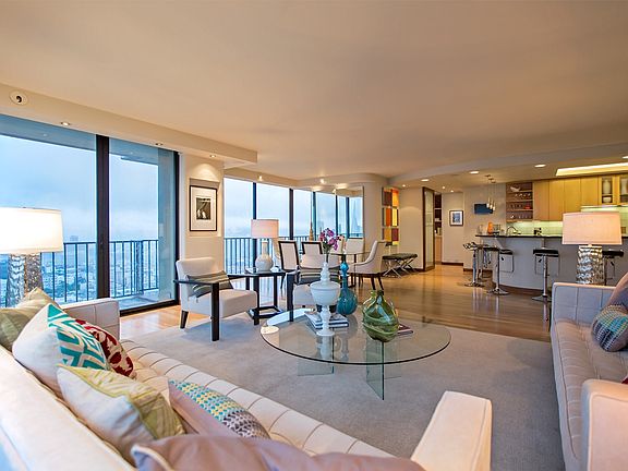 4th image of 999 Green St APT 2904