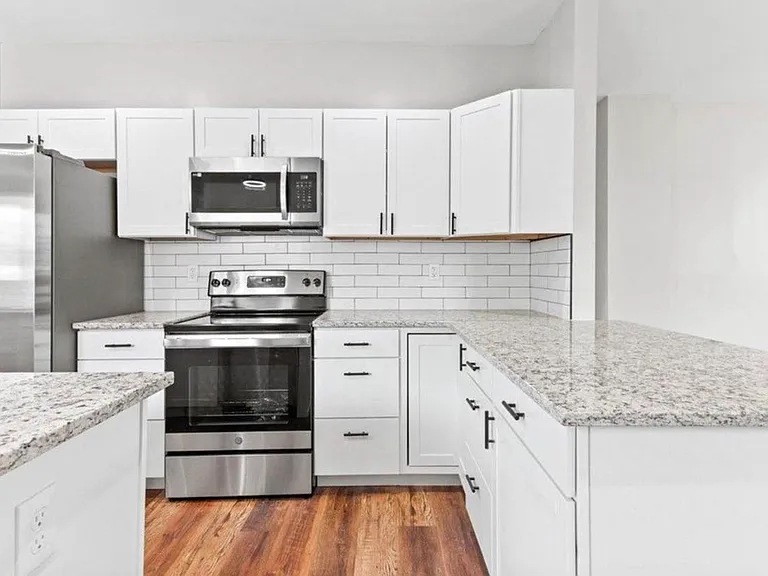 624 Stanley Ave — Photo 3