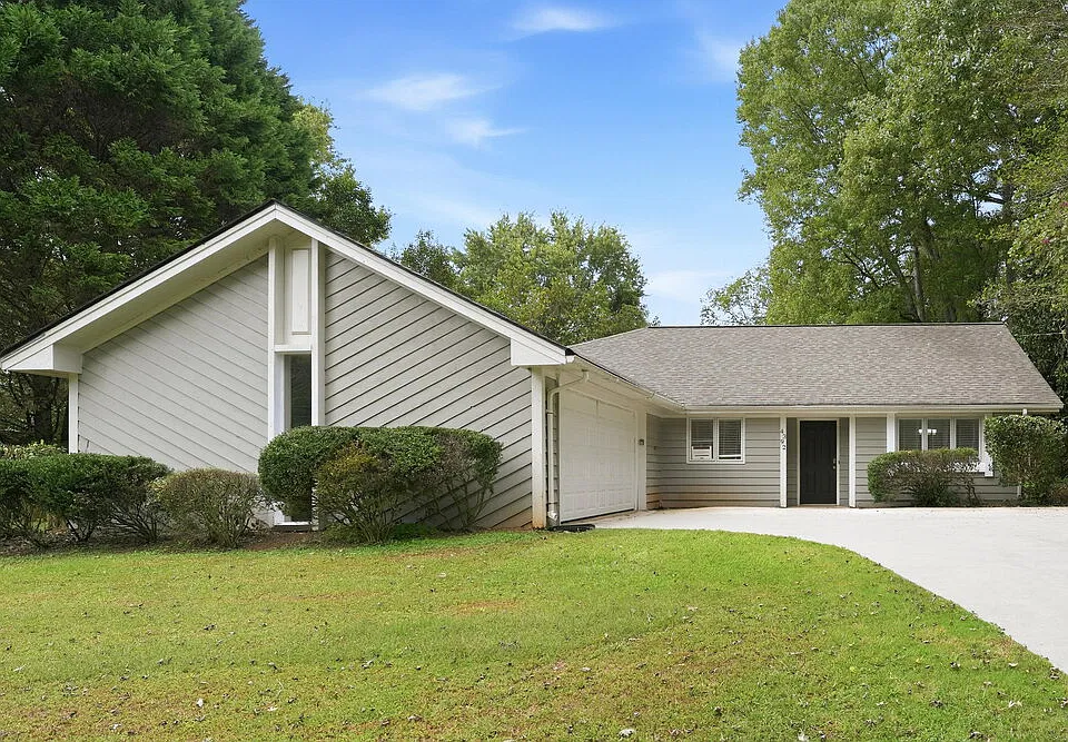 4392 Hardwood Cir SW
