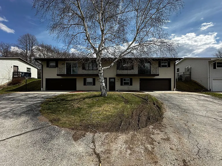 2746 Nicolet Dr — Photo 32
