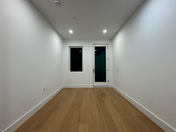 5th image of 142 Bay 25th St #1