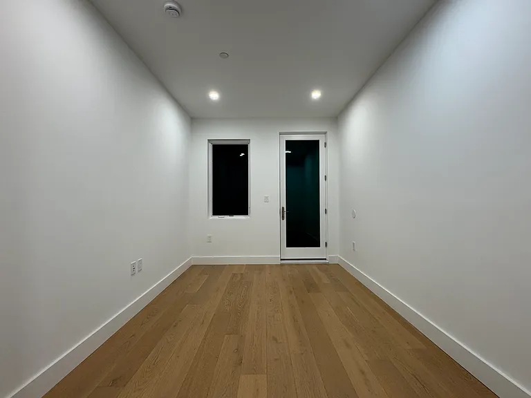 142 Bay 25th St #1 — Photo 5
