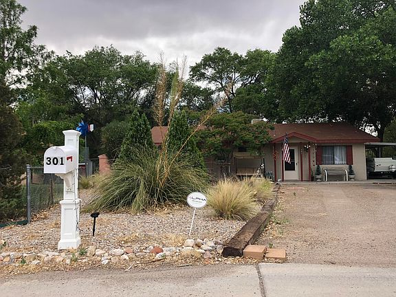 2nd image of 301 Calle Margarita NE