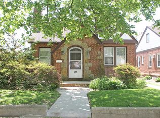 957 Gabriel Ave, Franklin Square, NY 11010