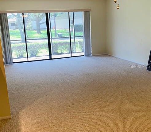 5th image of 10 Evelyn Ct