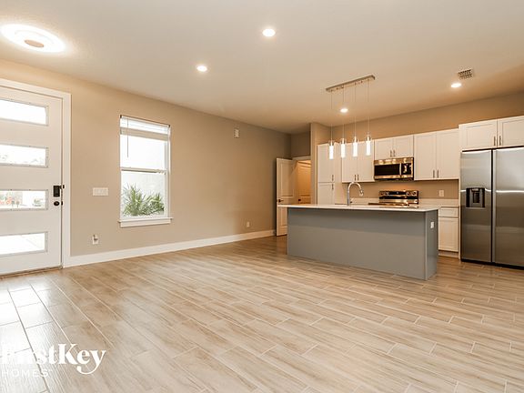2nd image of 327 Churchill Ct