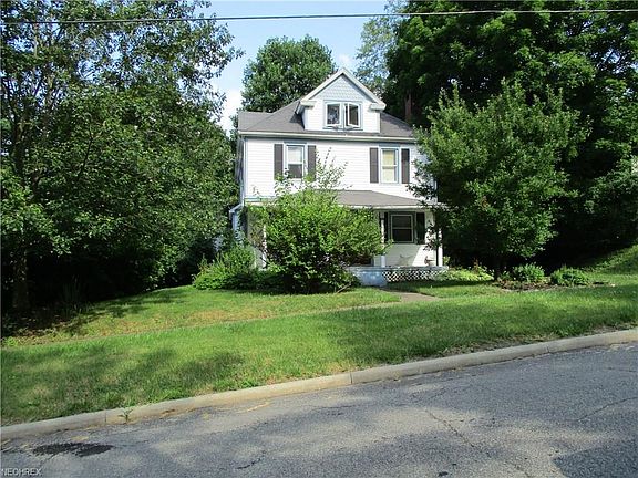 2nd image of 209 N Market St