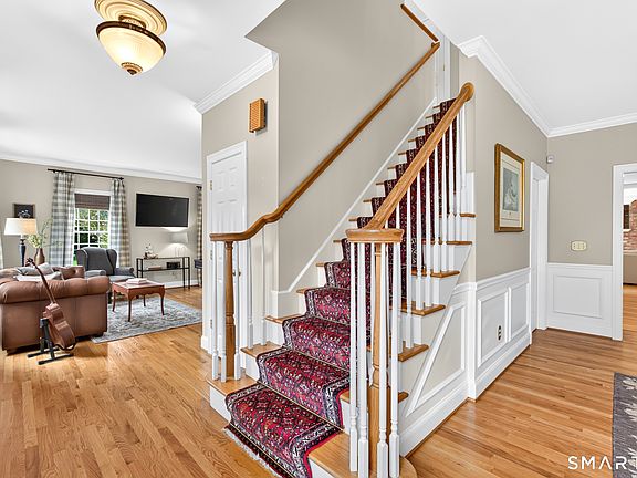 5th image of 7 Avery Way