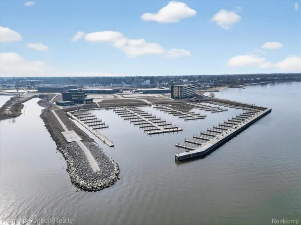 901 Adelaide Cir #601, Muskegon, MI 49441