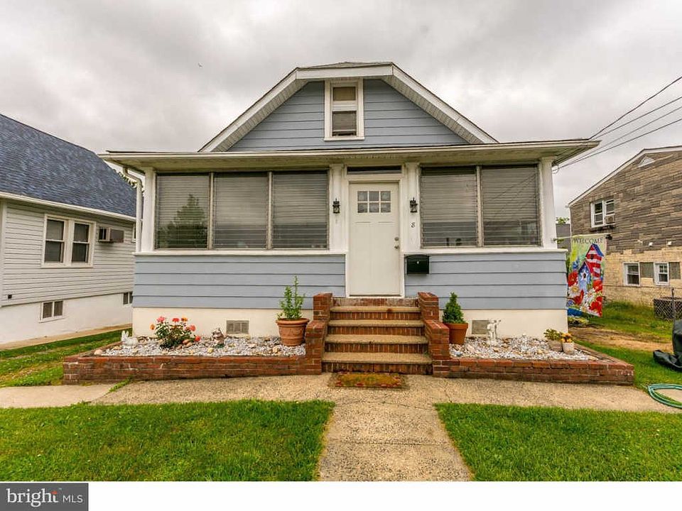 1st image of 8 W Crestwood Ave
