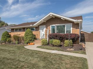 181 E Parkleigh Dr, Seven Hills, OH