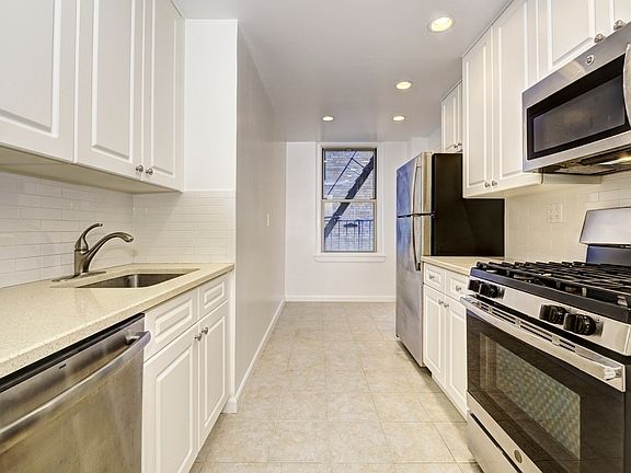 5th image of 520 Amsterdam Ave #10D