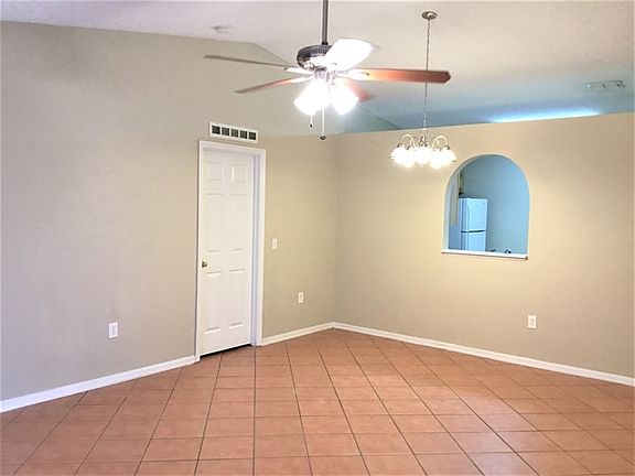 4th image of 4861 Fiske Cir