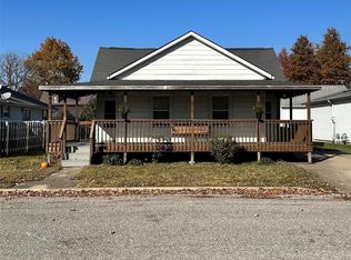 471 W 4th St, Beckemeyer, IL 62219