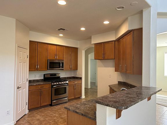 4th image of 4403 W Powell Dr