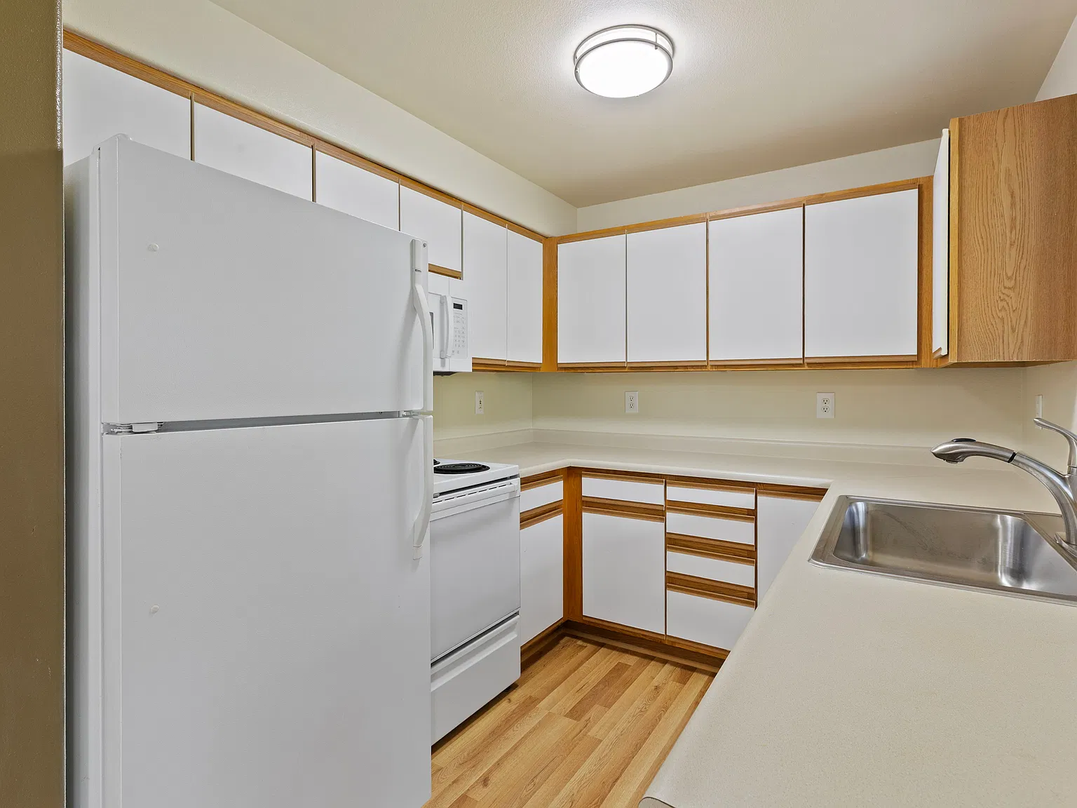 2 bed, 1.5 bath, 860 sqft, $1,950 — Photo 3