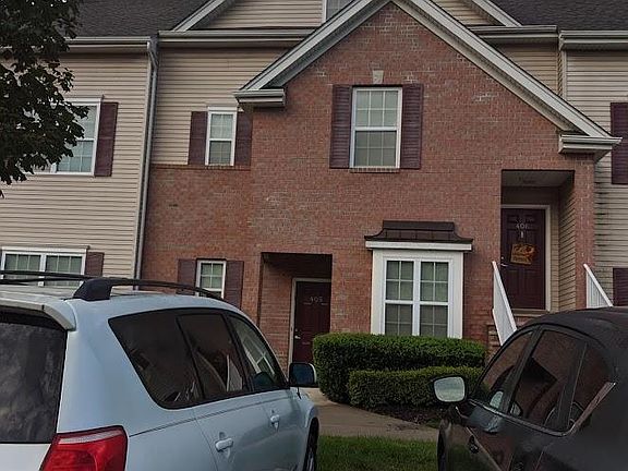 2nd image of 405 Juniper Ct #405