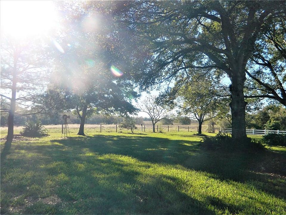 1st image of 421 Brazos Hill Ln