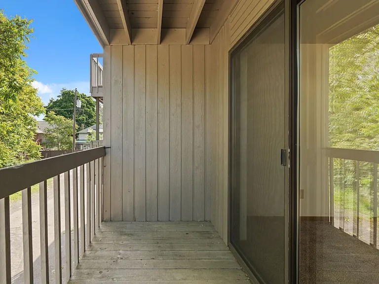 1111 E 8th Ave — Photo 32