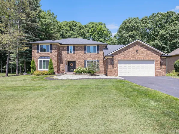 6644 Deer Ridge Dr, Clarkston, MI 48348