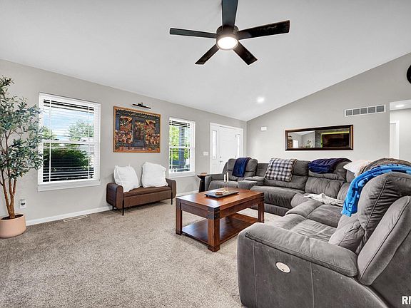 5th image of 800 Simon St
