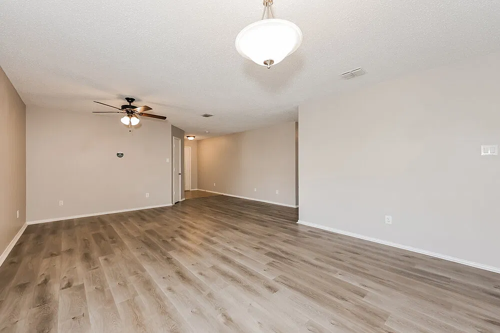 4 bed, 2.0 bath, 2087 sqft, $2,190 — Photo 4