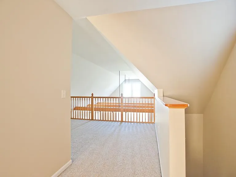 3255 N Oakland Ave #UPPER — Photo 25