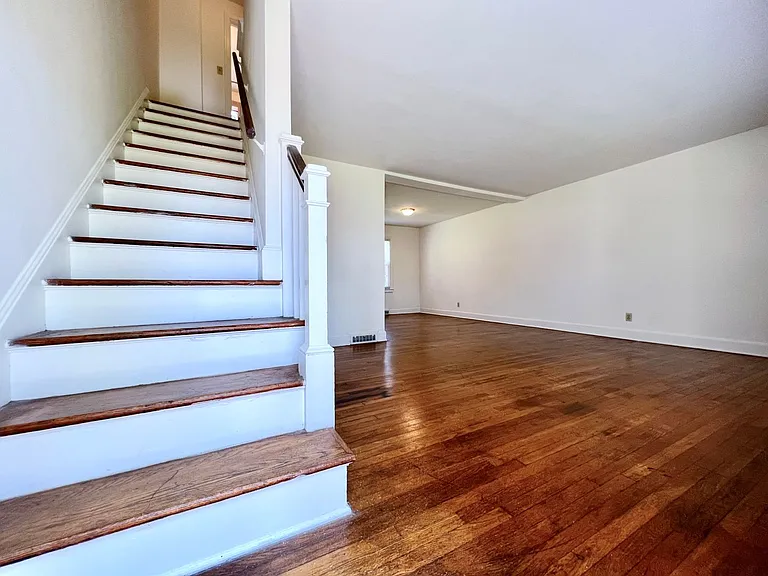 Latham Park Manor — Photo 11